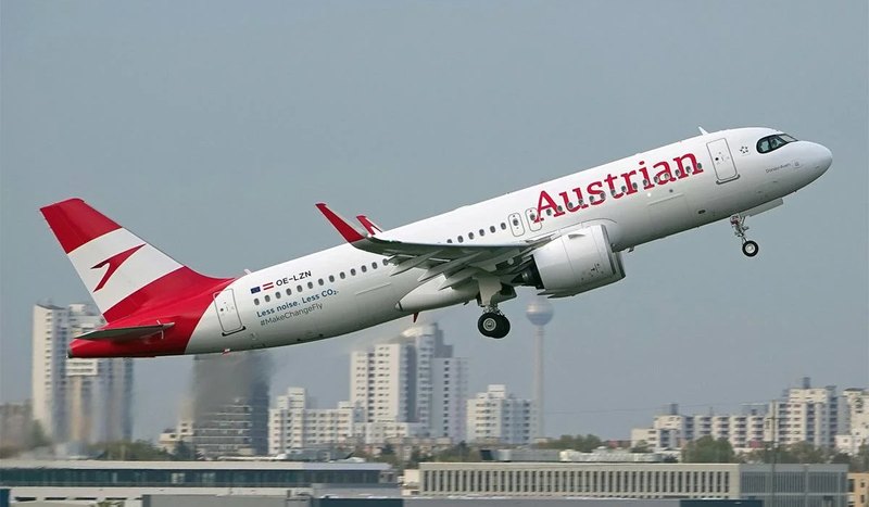 Airbus A320neo авиакомпании Austrian Airlines на взлёте