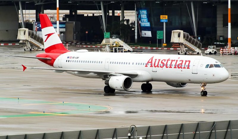 Airbus A321neo авиакомпании Austrian Airlines у терминала