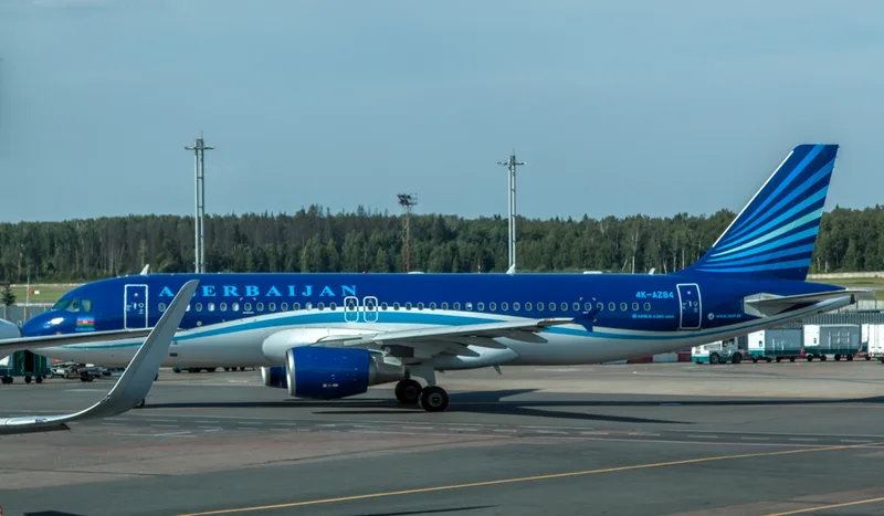 Airbus A320 AZAL, борт 4K-AZ84, на перроне Домодедово