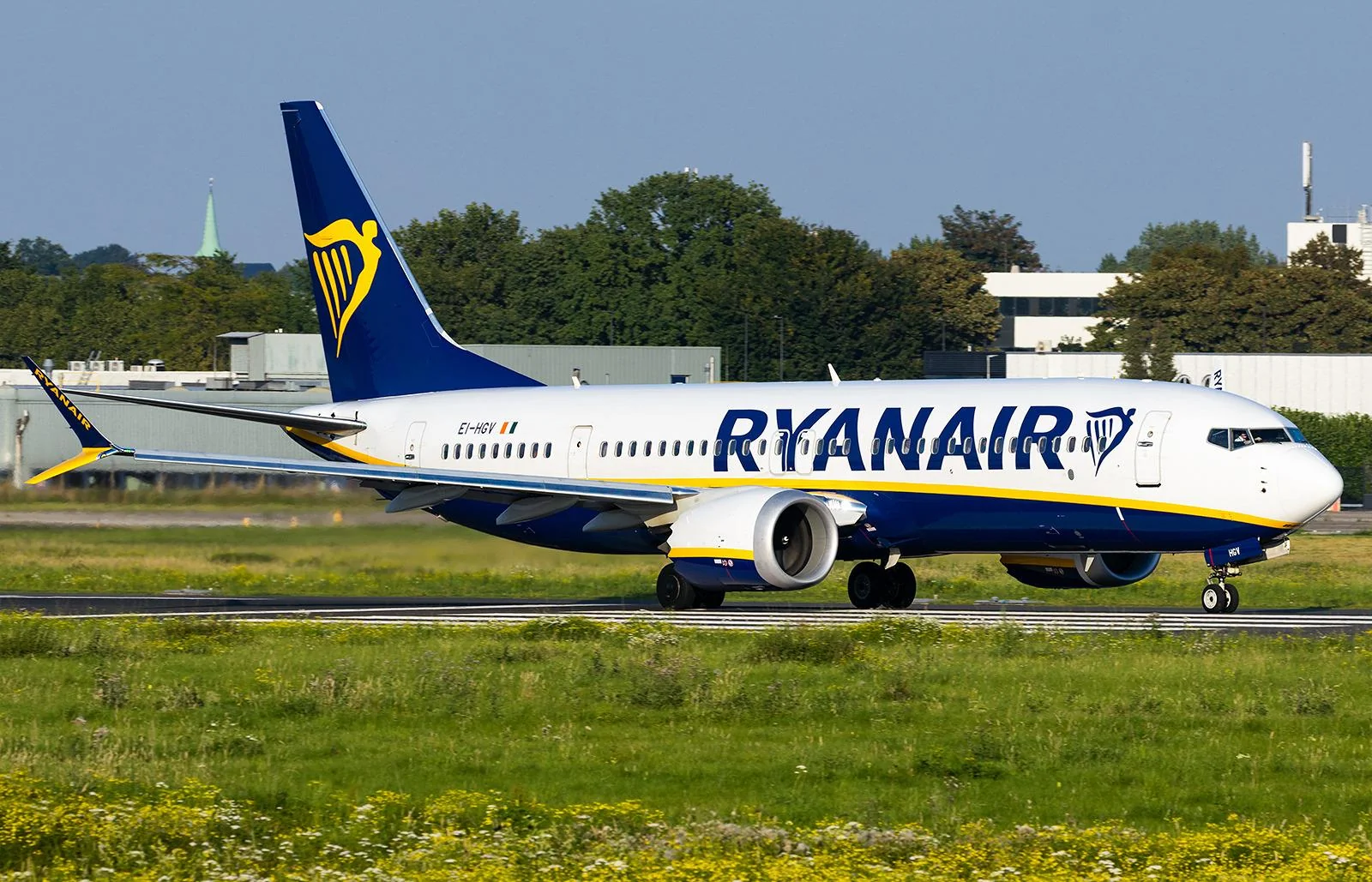 Boeing 737-8200 Ryanair на рулении