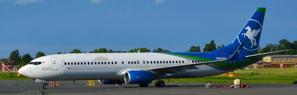 Boeing 737-900ER RA-73344 авиакомпании «Икар» на перроне