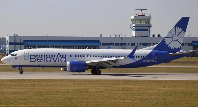 Boeing 737 MAX 8 «Белавиа»: видны раздвоенные законцовки крыла