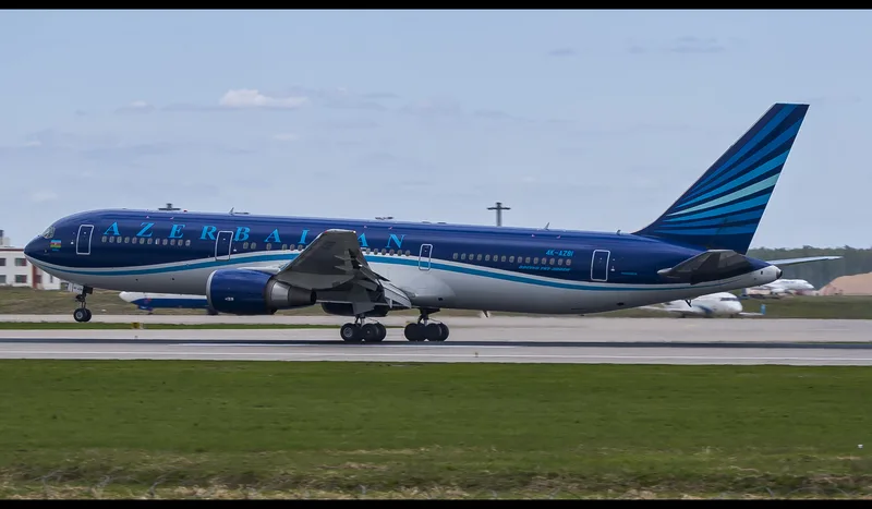 Boeing 767-300ER AZAL, борт 4K-AZ81, в Домодедово