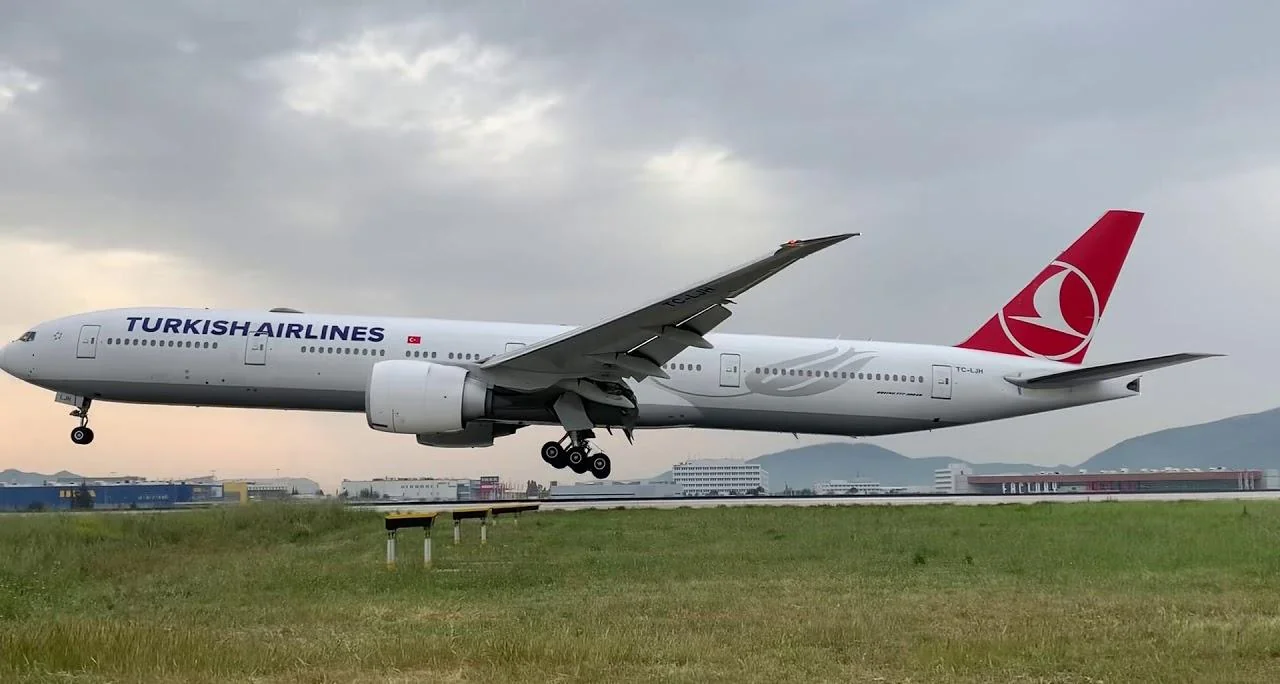 Схема салона Boeing 777-300ER Turkish Airlines: два салона на дальние рейсы