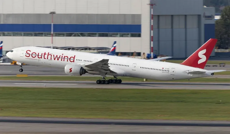 Boeing 777-300ER Southwind Airlines на взлёте