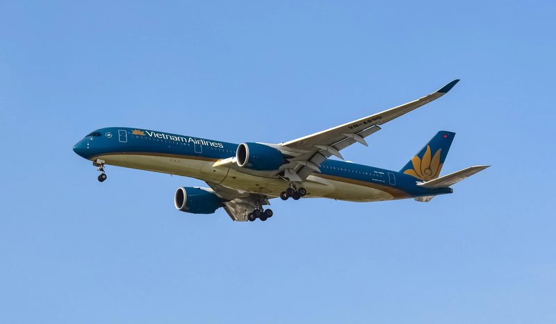 Airbus A350-900 авиакомпании Vietnam Airlines на взлёте
