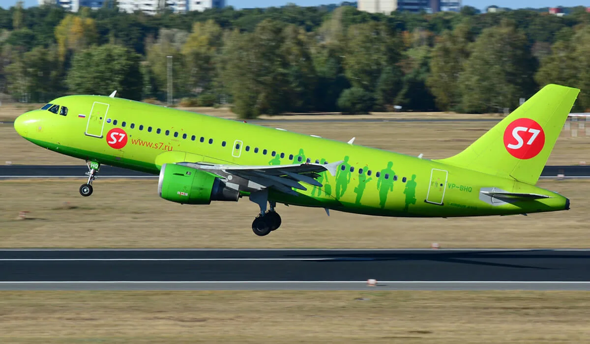 Airbus A319 S7 Airlines: 144 места и посадка 3-3
