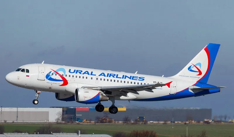 Airbus A319 «Уральских авиалиний» в полёте