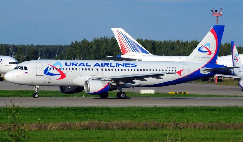 Airbus A320 «Уральских авиалиний» на взлёте