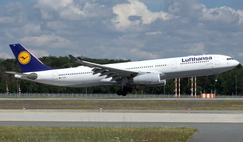 Airbus A330-300 D-AIKM авиакомпании Lufthansa