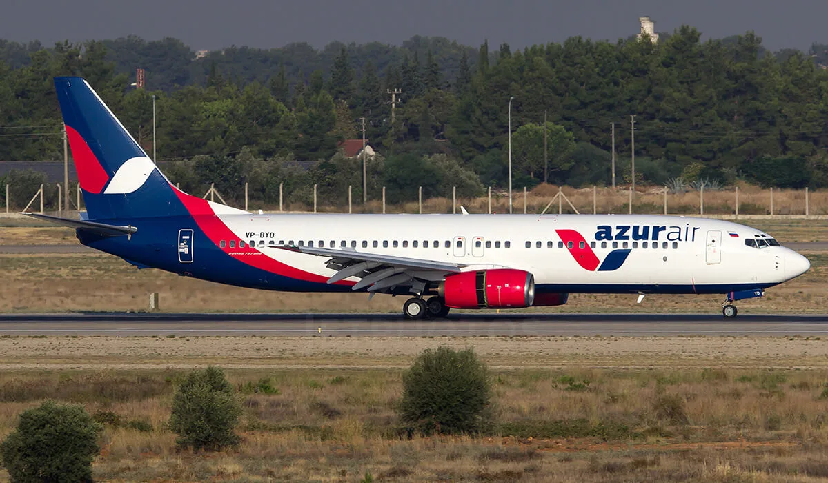 Boeing 737-800 VP-BYD авиакомпании AZUR air на разбеге