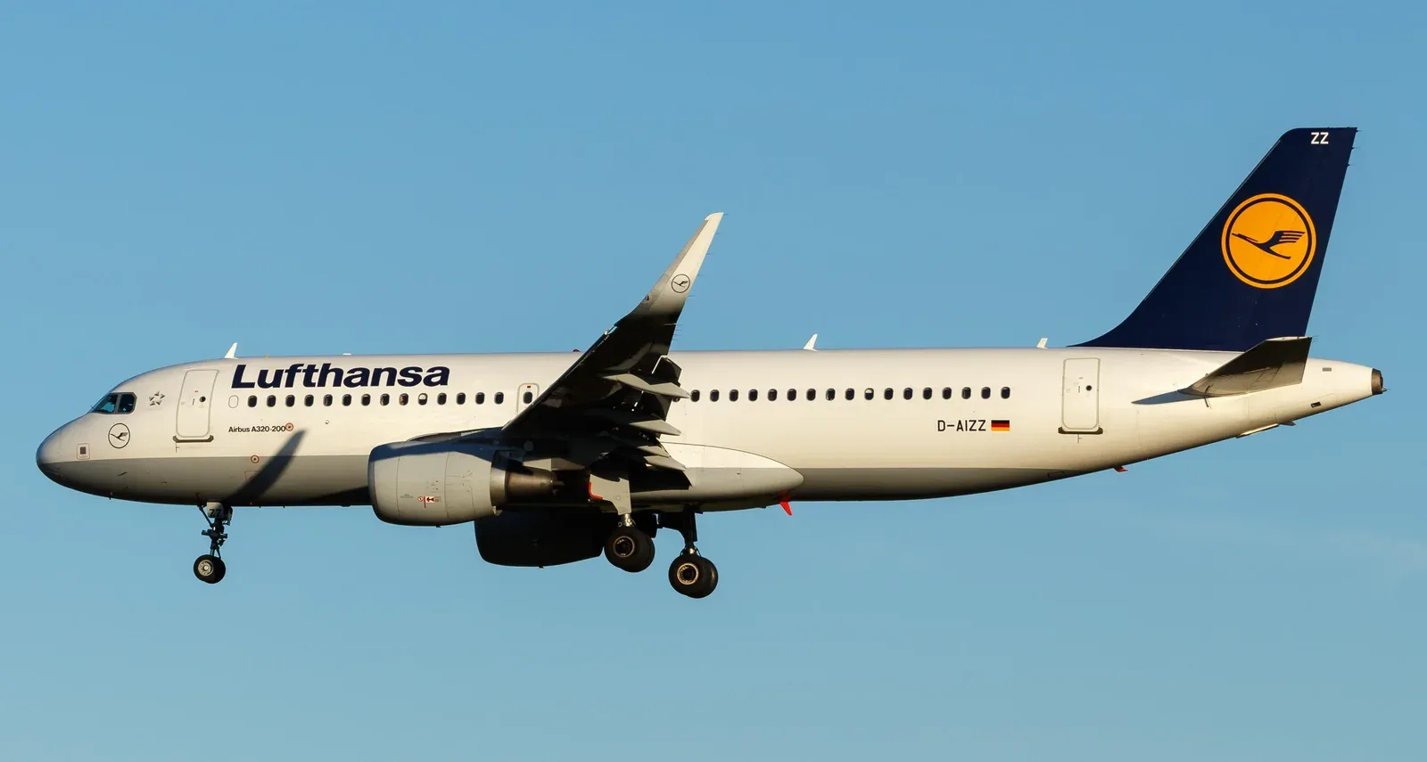 Airbus A320 Lufthansa на посадке