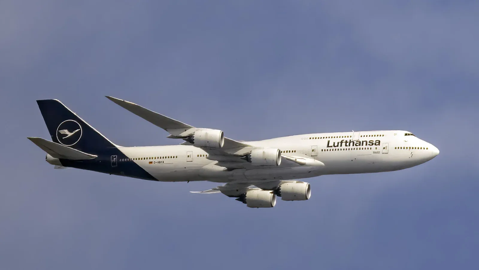 Схема салона Boeing 747-8 Lufthansa: два салона и две палубы