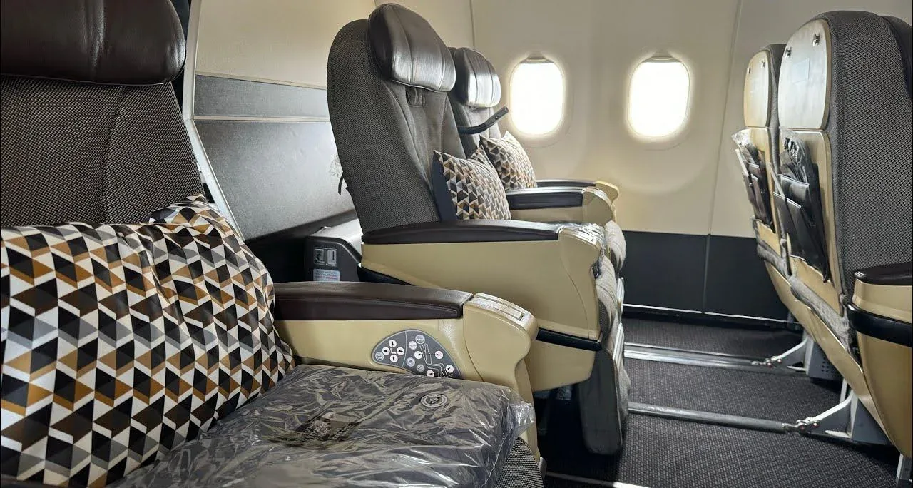 Пульт и подлокотник кресла бизнес-класса Airbus A320 Etihad крупным планом
