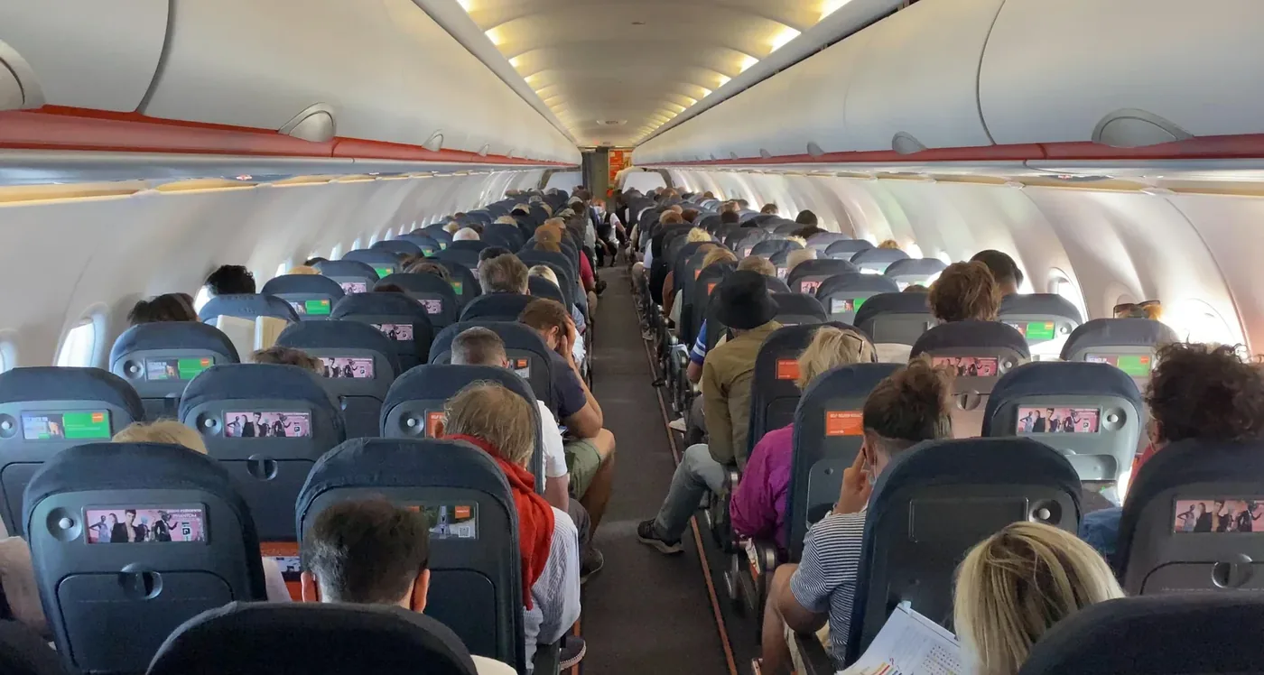 Салон Airbus A320neo easyJet: ряды 3-3 и единственный проход