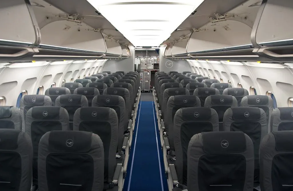 Эконом-класс Airbus A321 Lufthansa: тонкие кресла и карман спинки