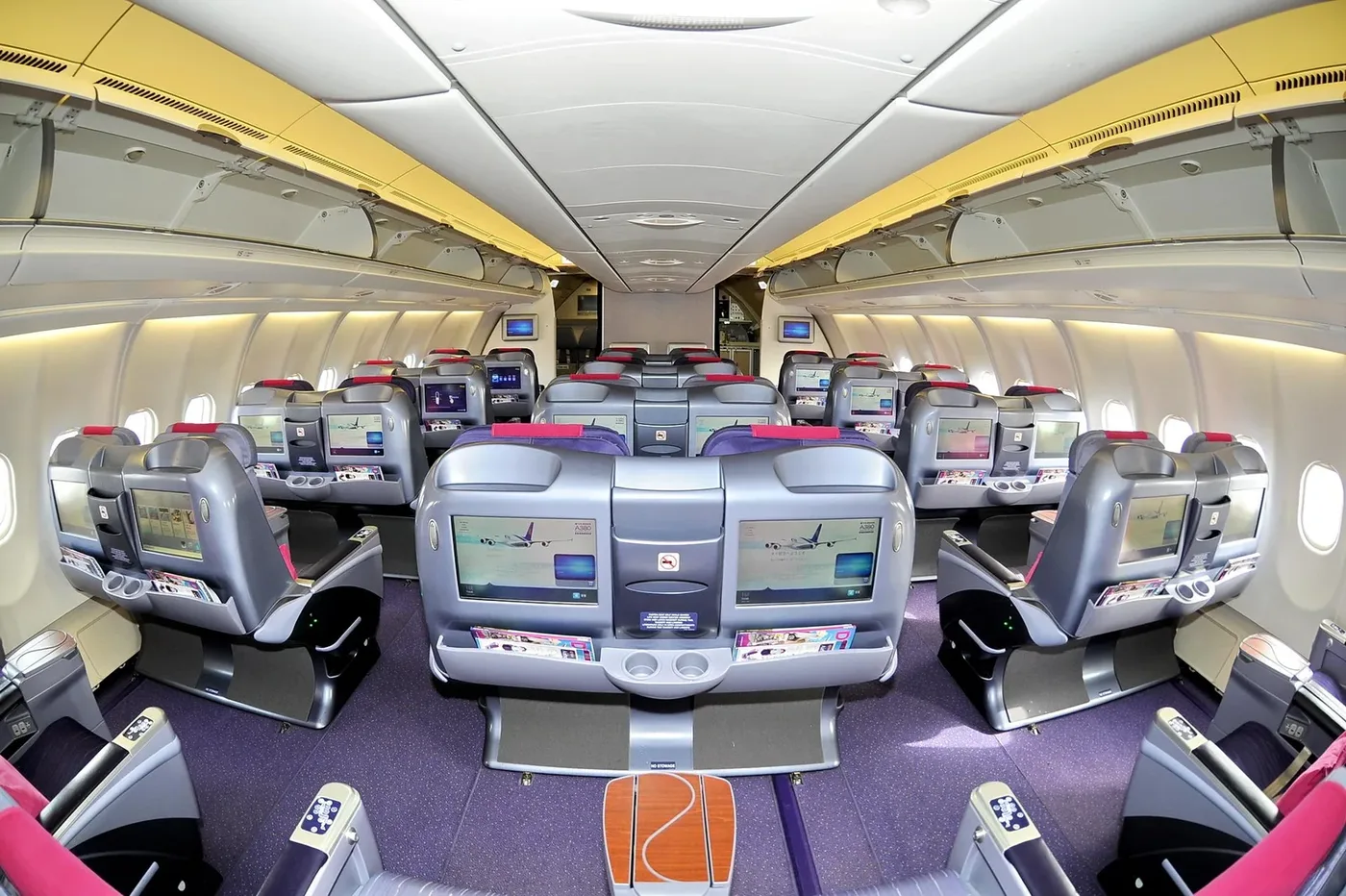Бизнес-класс Airbus A330-300 Thai Airways: кресла 2-2-2 с экранами в спинках