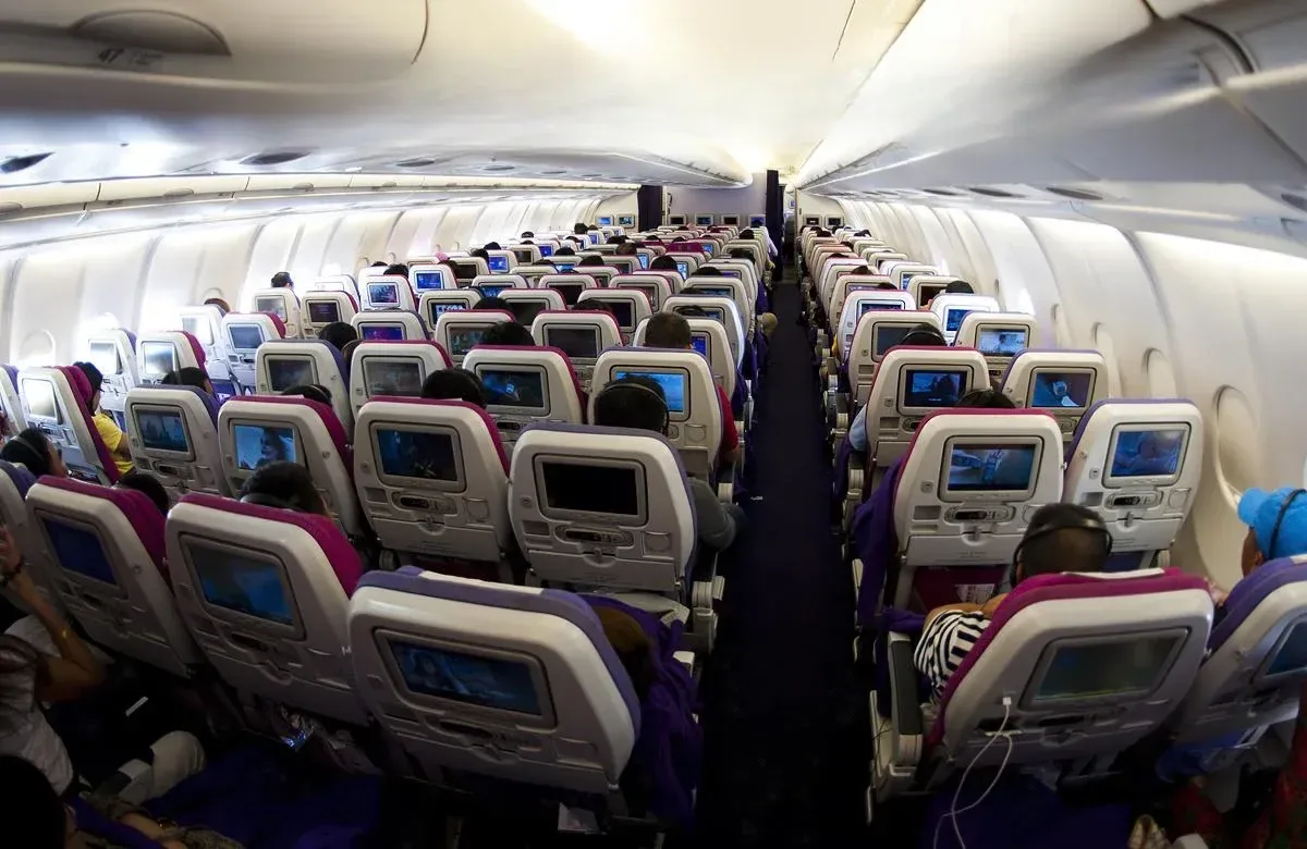 Эконом Airbus A330-300 Thai Airways: центральная четвёрка и пары у бортов