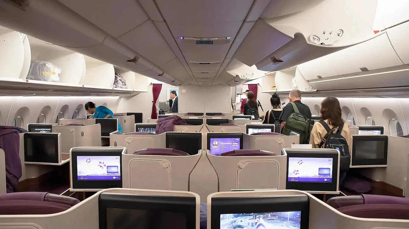 Бизнес-класс A350-900 Thai Airways: экраны и перегородки между местами