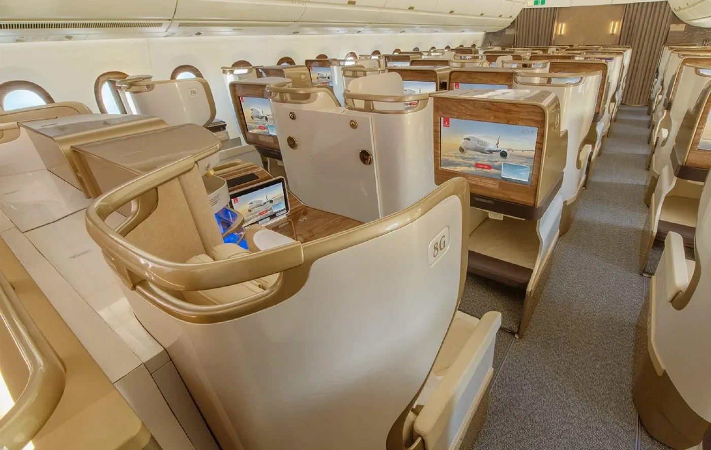 Ряды бизнес-класса Airbus A350-900 Emirates с высокими перегородками