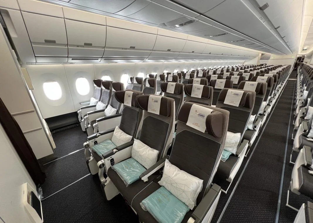 Эконом Airbus A350 Etihad вдоль салона: девятки 3-3-3 и два прохода