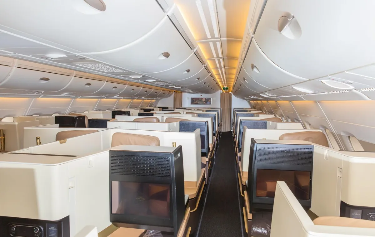 Бизнес-класс Business Studio Airbus A380 Etihad: кресла 1-2-1 на верхней палубе