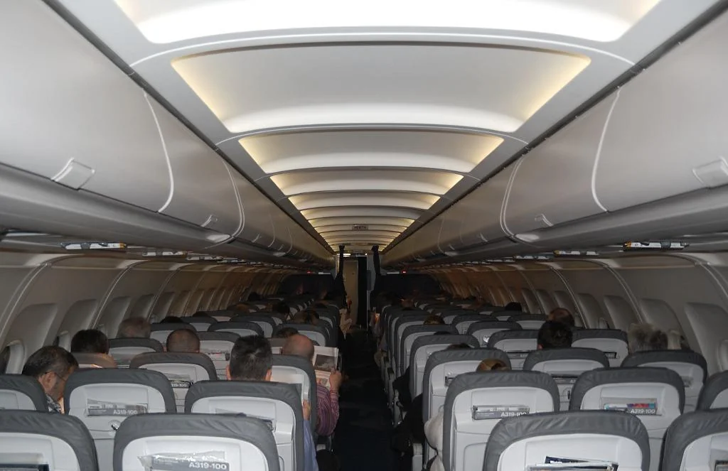Салон A319 Lufthansa с занятыми местами в полёте