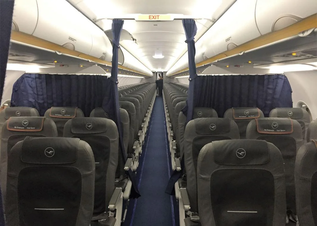 Первые ряды A320neo Lufthansa с фирменными подголовниками
