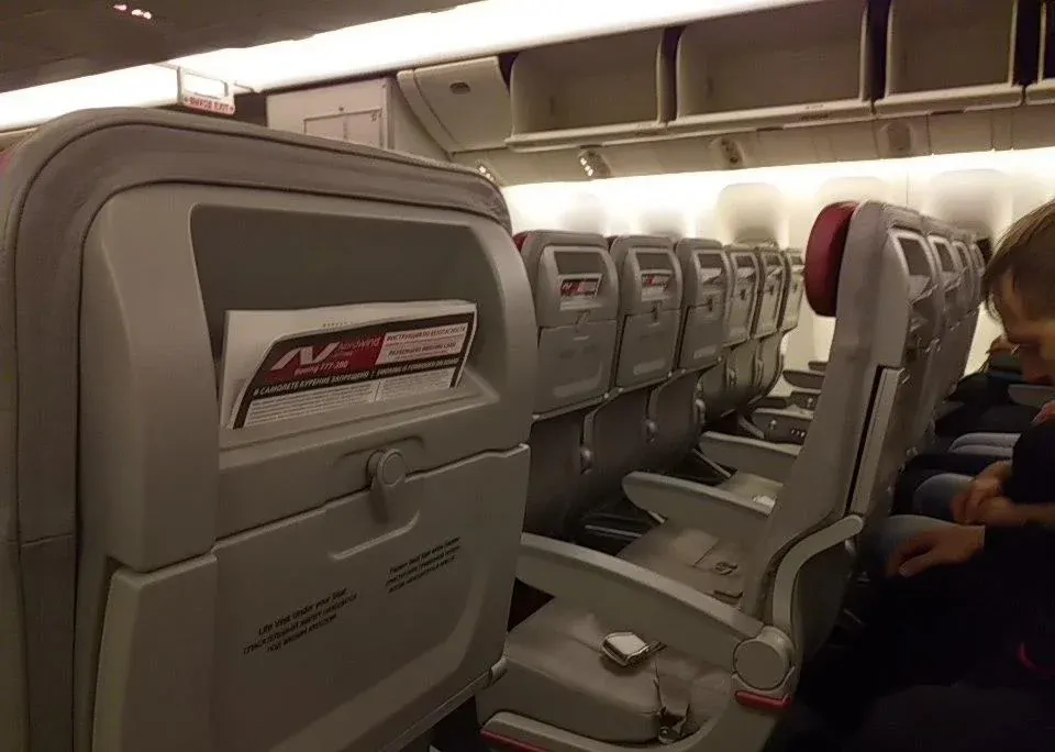 Спинка кресла A330-200 Nordwind с карточкой безопасности и столиком