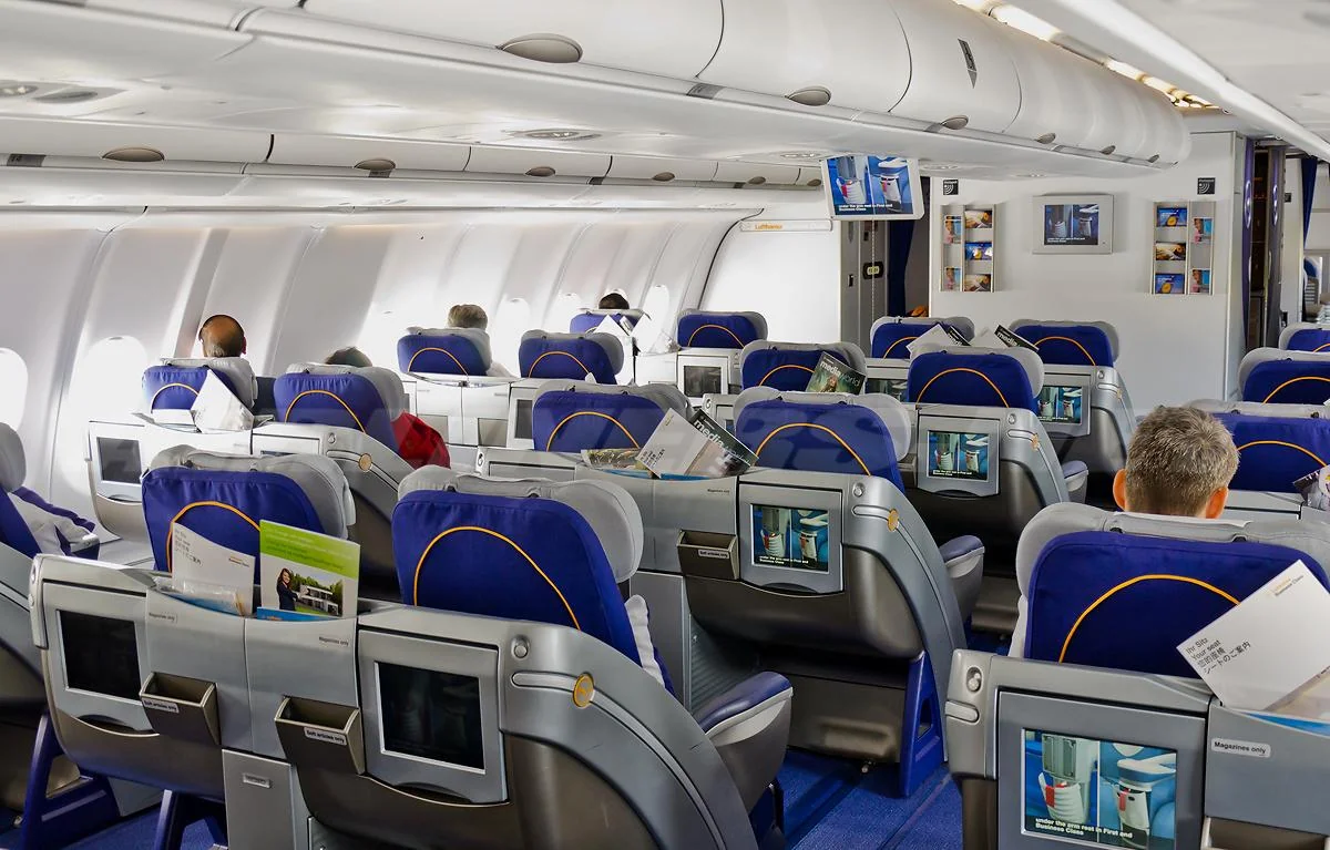 Ряды эконома A330-300 с экранами
