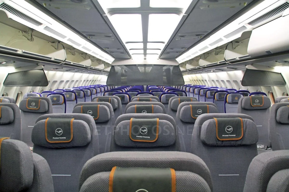 Ряды премиум-эконома Airbus A340 Lufthansa