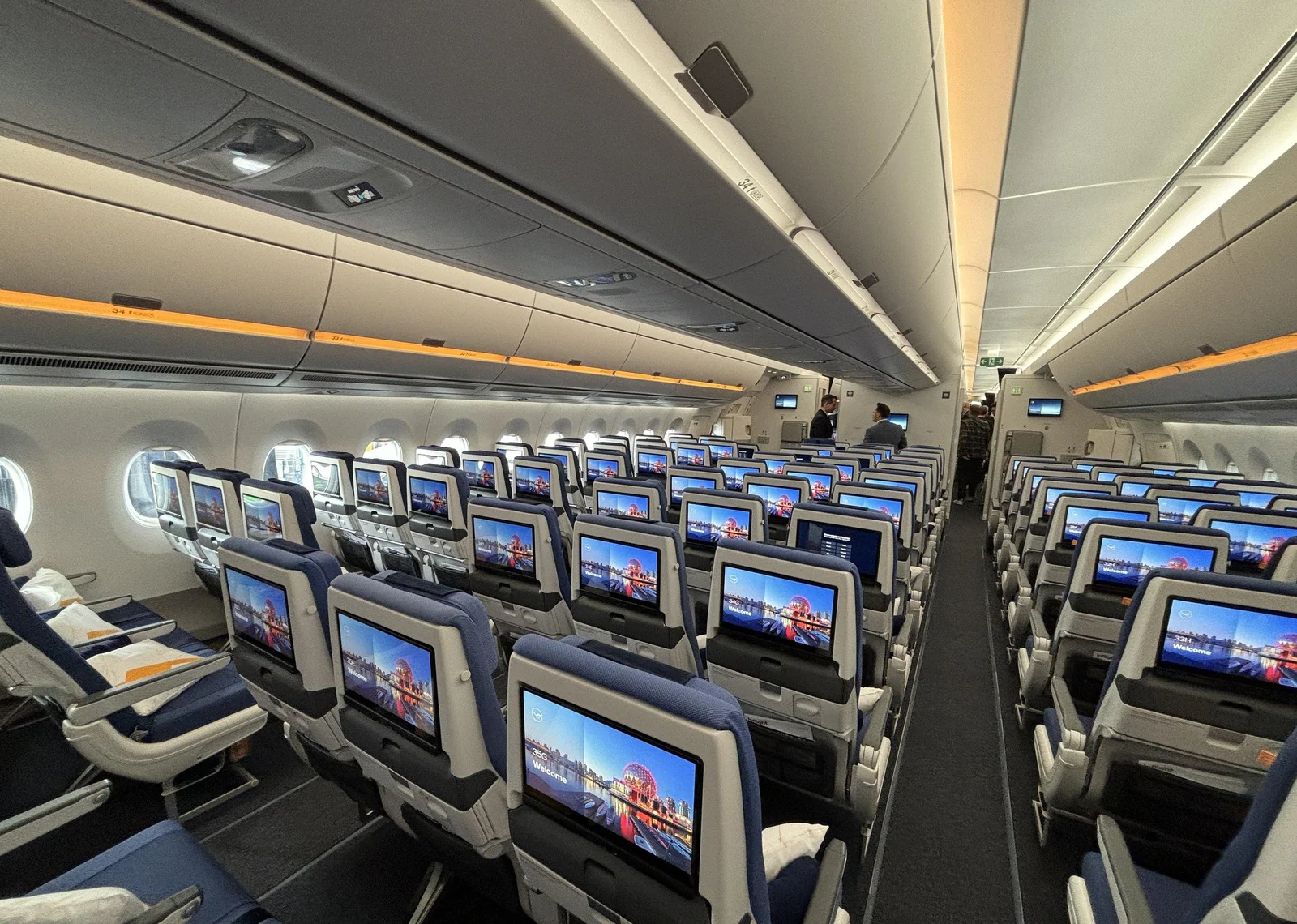 Салон эконом-класса A350-900, посадка 3-3-3