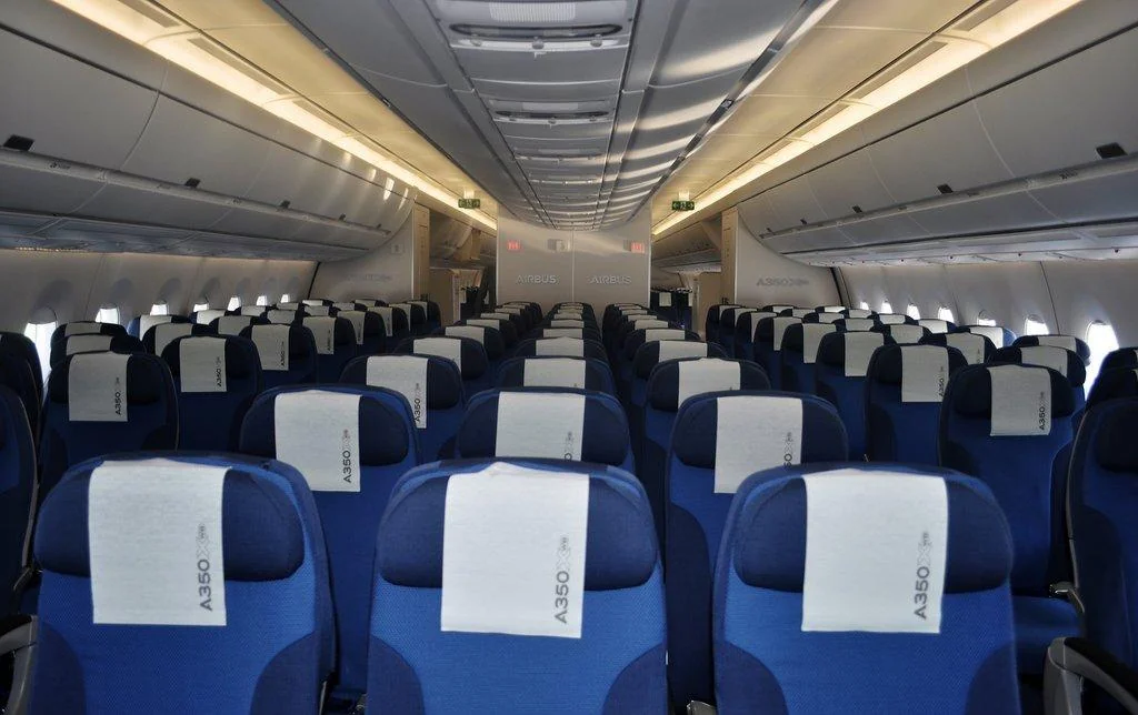 Ряды эконома A350-900 с синими креслами