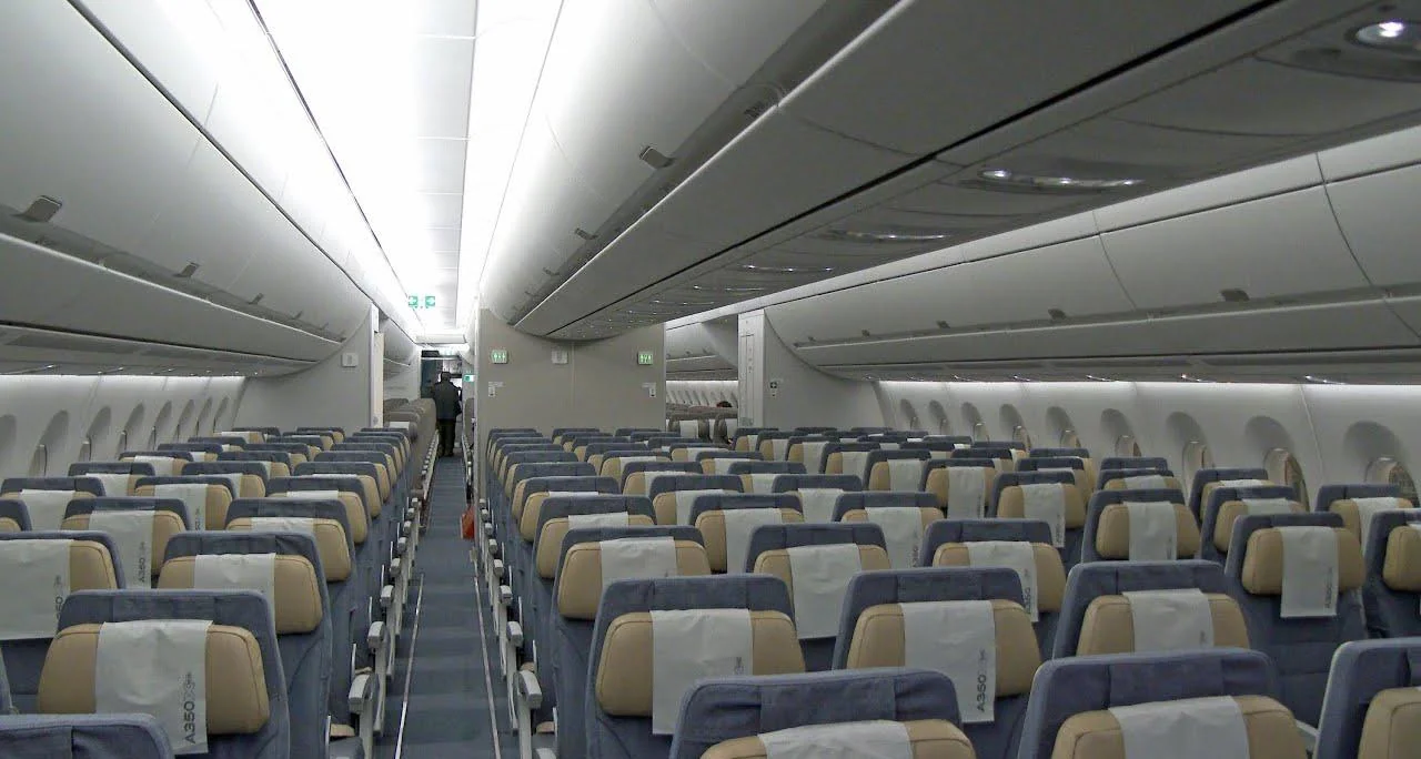 Проход и ряды эконом-класса Airbus A350-900