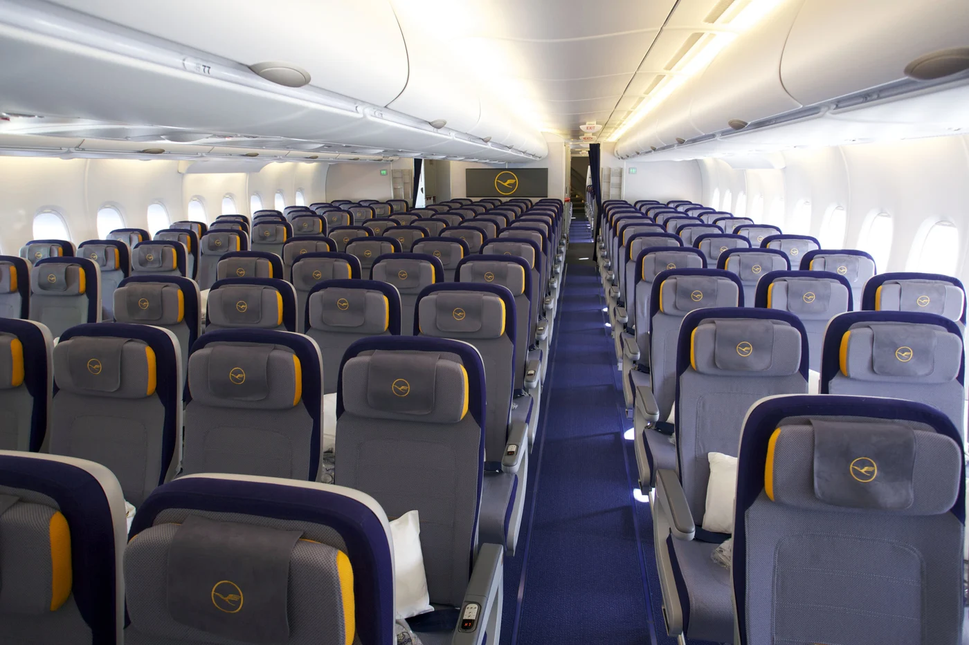 Экономический класс Airbus A380-800 Lufthansa, посадка 3-4-3