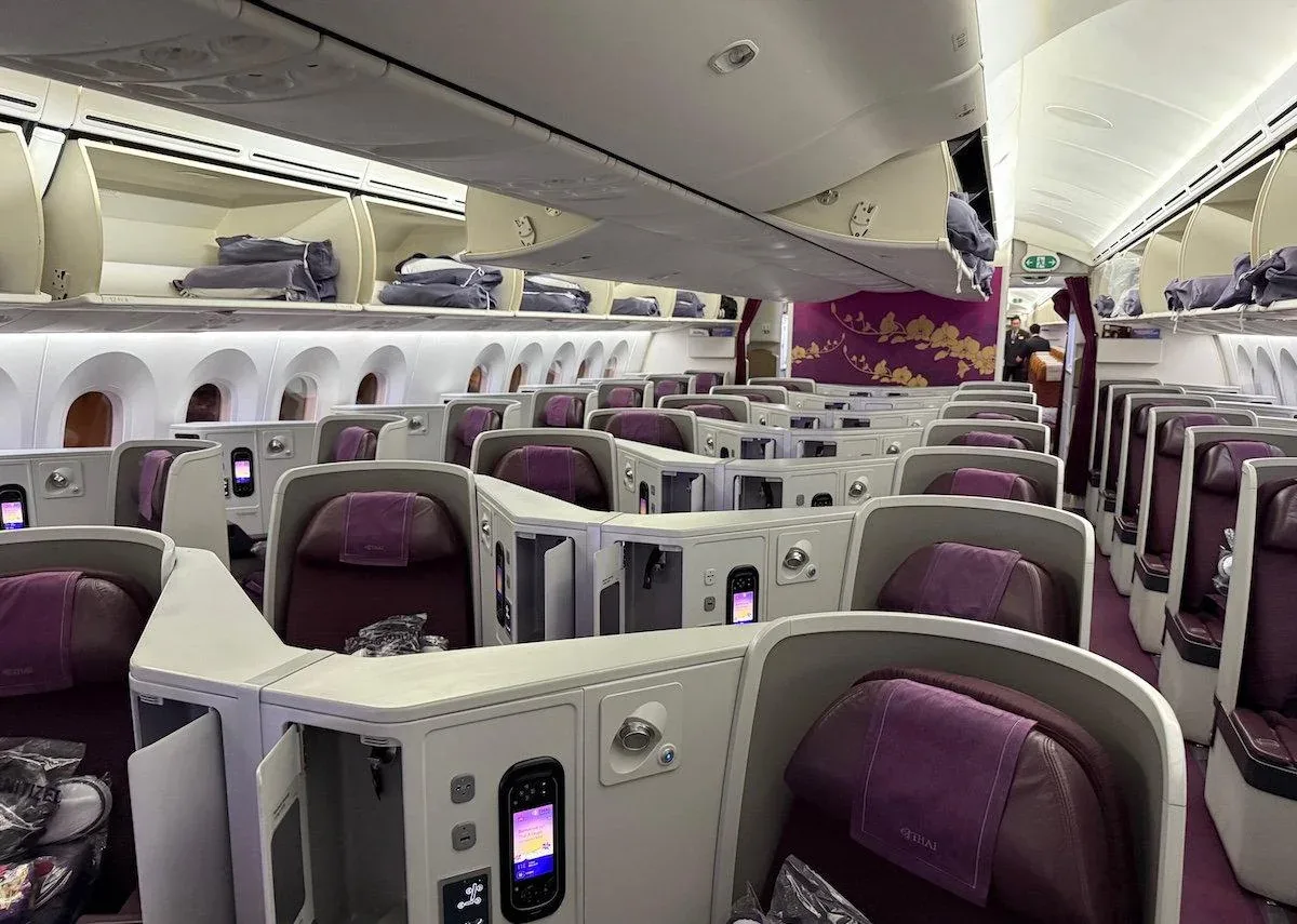 Бизнес-класс Boeing 787-8 Thai Airways: кресла парами с высокими перегородками