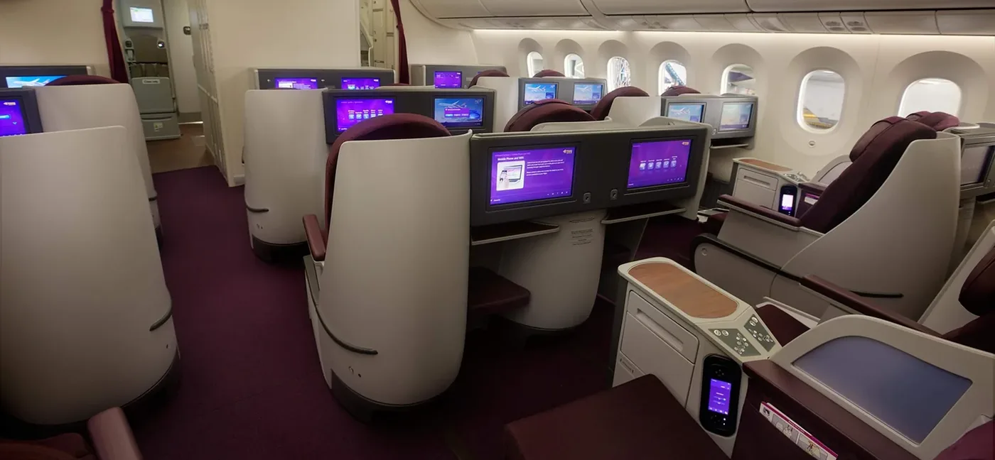 Салон бизнес-класса 787-8 Thai Airways, вид вдоль прохода