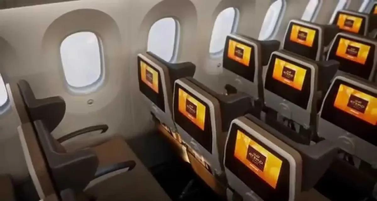 Ряд эконома Boeing 787-9 Etihad у крупных иллюминаторов Дримлайнера