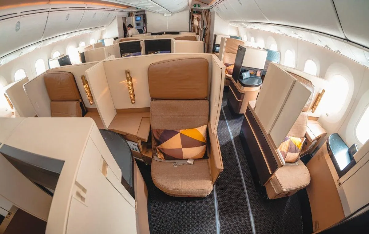 Бизнес-класс Business Studio Boeing 787-9 Etihad: кресла 1-2-1 с перегородками