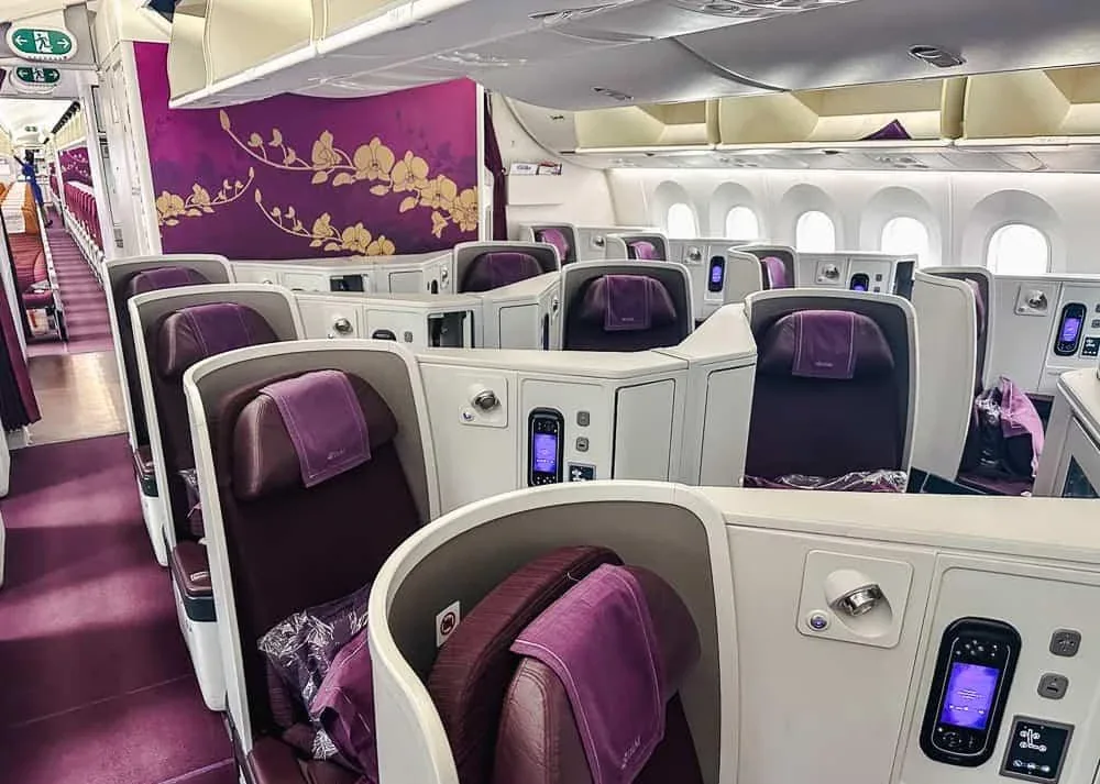 Бизнес-класс Boeing 787-9 Thai Airways: одиночные кресла с прямым выходом в проход