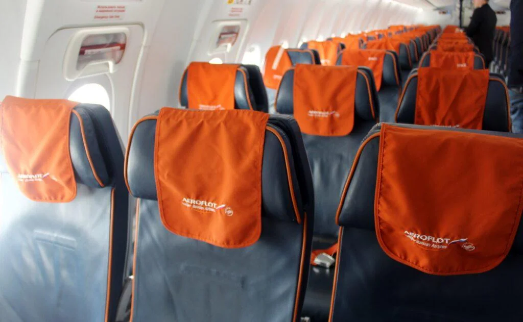 Салон эконом-класса Boeing 737-800 Аэрофлота: ряды кресел 3-3