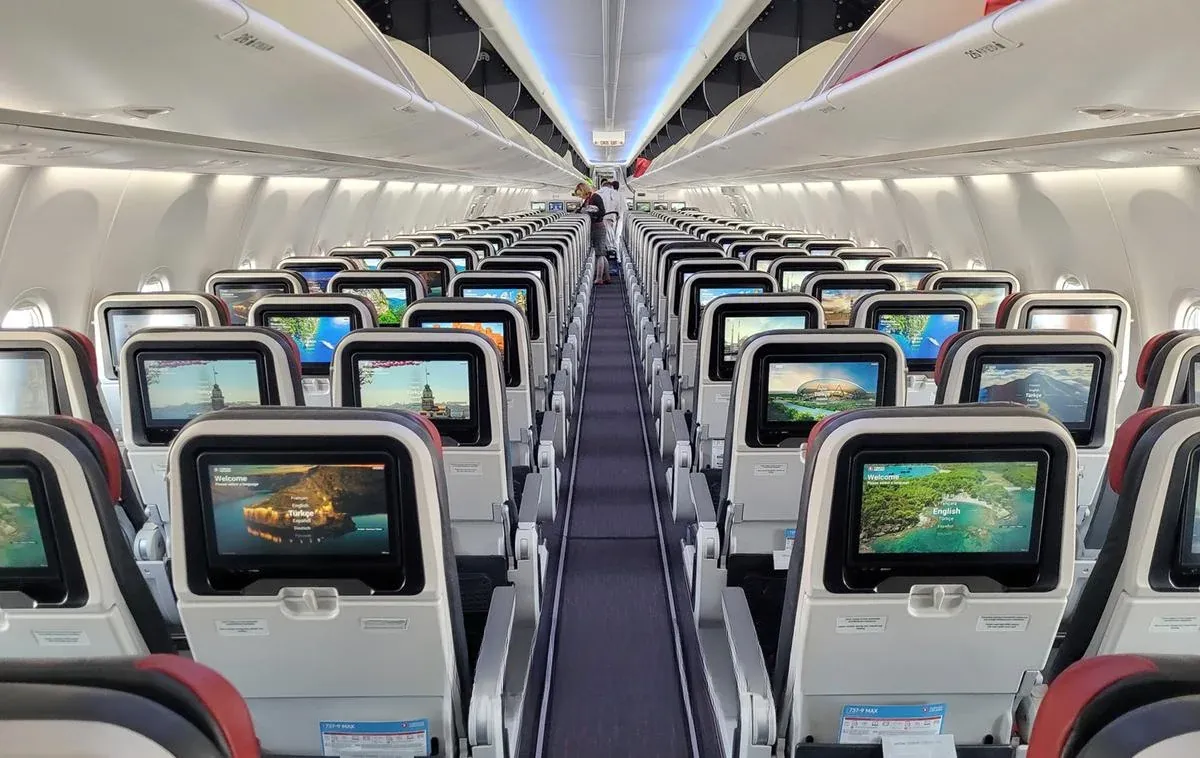 Экраны в спинках кресел эконом-класса Boeing 737 MAX 9