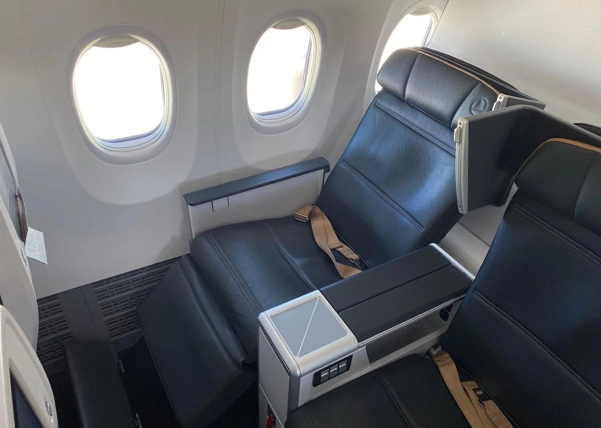Бизнес-класс Boeing 737 MAX 9 Turkish Airlines: кресло у двух иллюминаторов