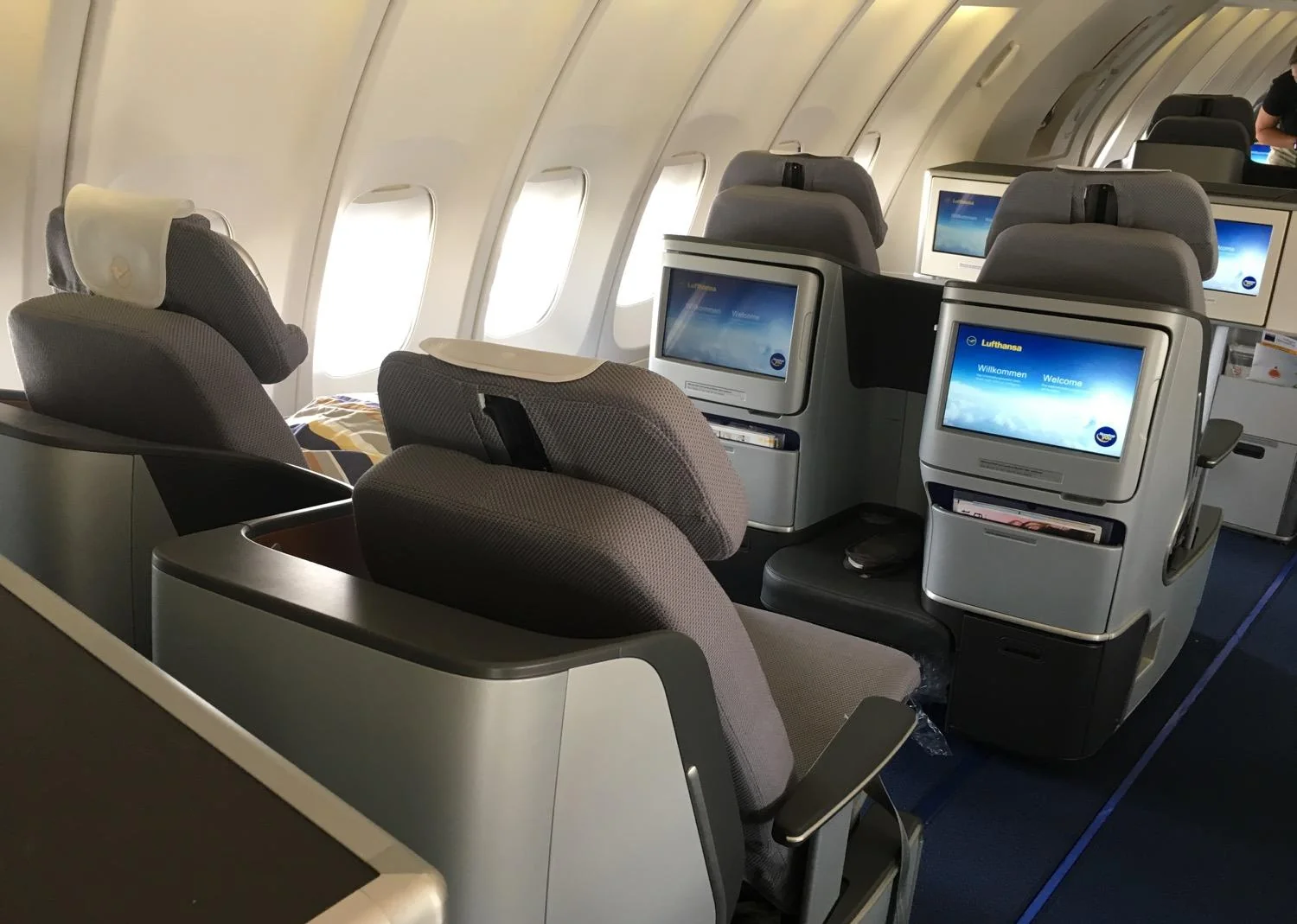 Кресла премиум-эконома Boeing 747-400 Lufthansa