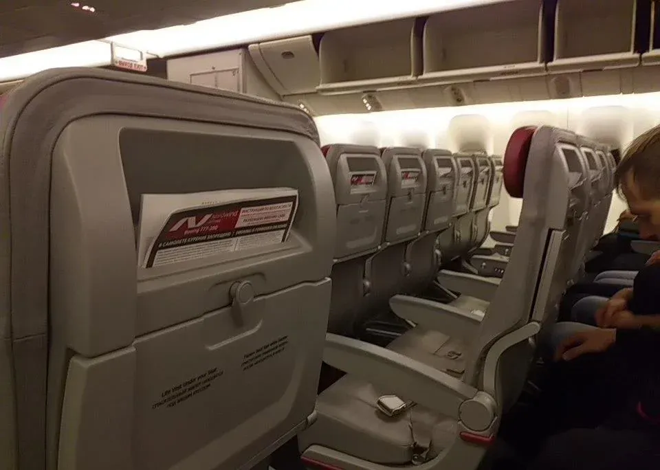 Спинка кресла 777-300ER Nordwind с карточкой безопасности Boeing 777-300