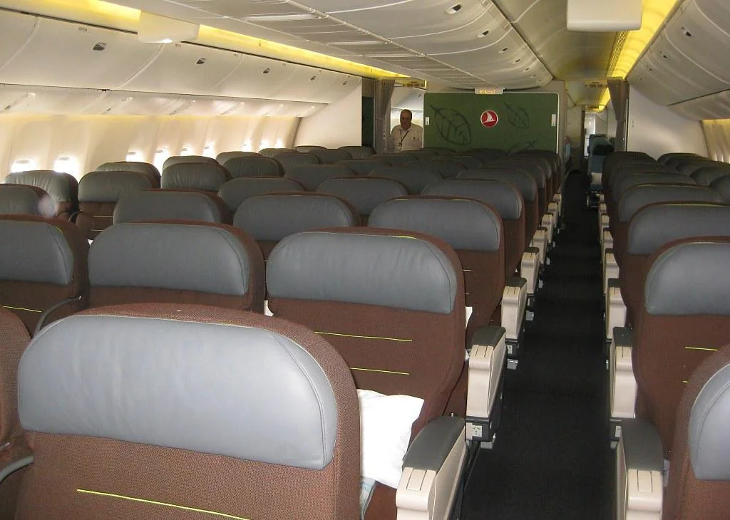 Эконом-класс Boeing 777-300ER Turkish Airlines: ряды кресел до самого хвоста