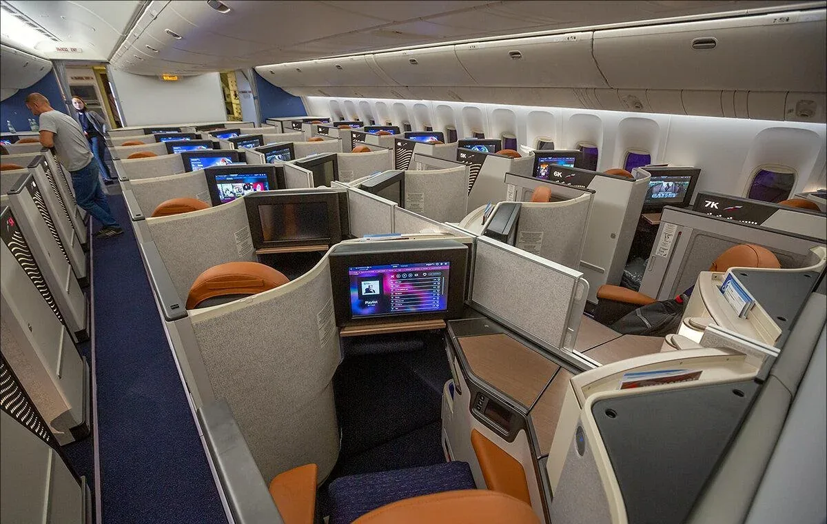 Бизнес-класс Boeing 777-300ER Аэрофлот: салон с посадкой 1-2-1