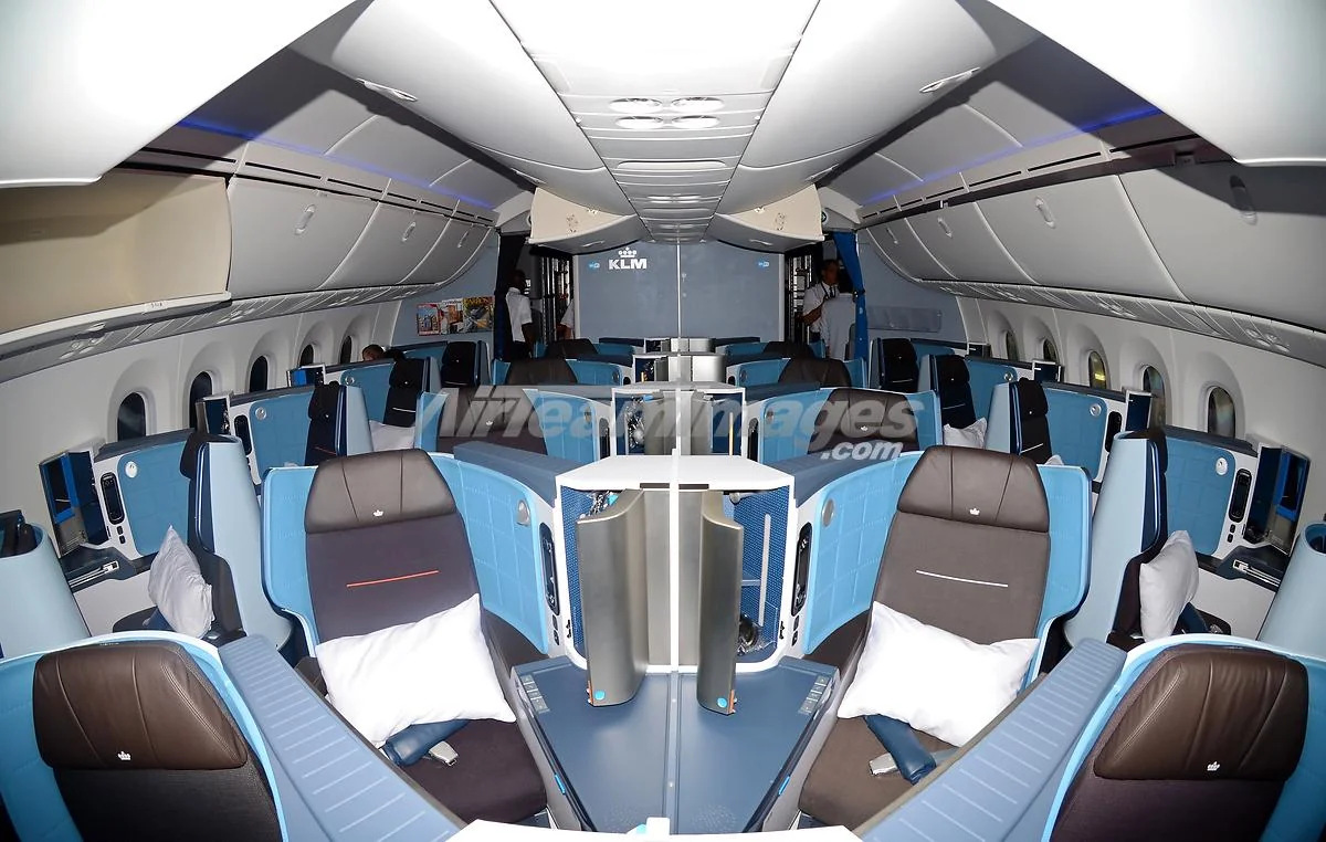 Общий вид салона бизнес-класса Boeing 787-9 Lufthansa