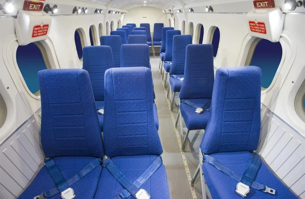 Салон Viking DHC 6-400 Twin Otter «Авроры»: одиночные кресла слева и пары справа