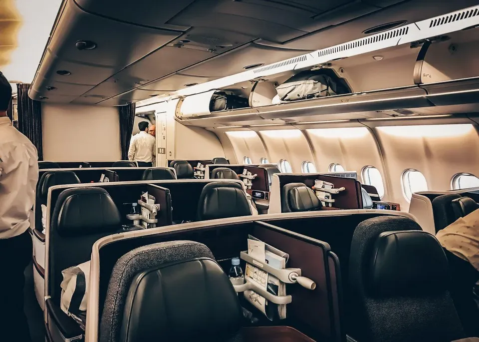 Бизнес A330-300 Qatar Airways: отдельные кресла в перегородках